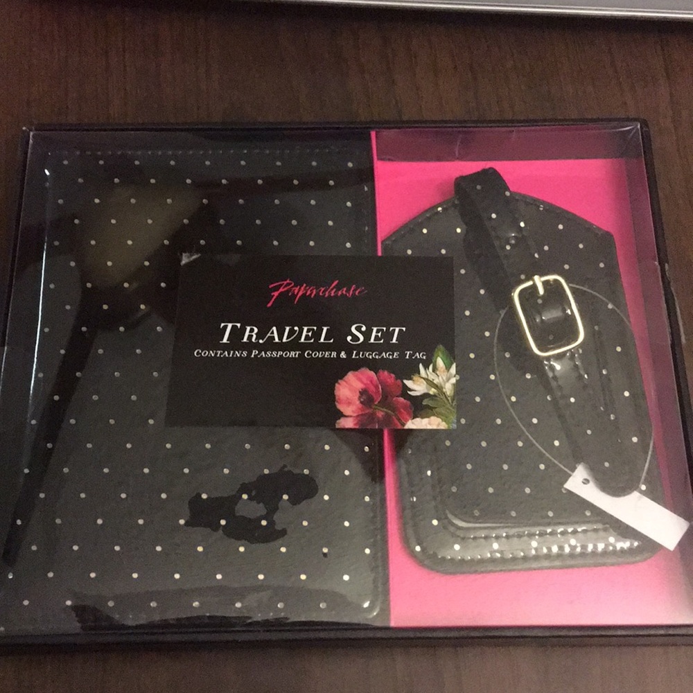 Paper chase travel set -holder & luggage tag